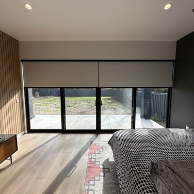 Roller Shades - High quality Roller shades with many options: cordless, motorized, cordloop.