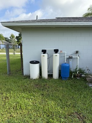 Palm Bay, FL Water softener replacement - Customer reached out with concerns about his water quality due to the age of his existing equipment after performing a comprehensive water quality analysis multiple solutions were presented to the customer. He felt that a newer water softener best fit his needs. We removed the existing equipment, replaced his sediment filter cartridge, and installed a new water softener for him.