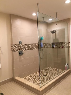 Frameless glass enclusures - Any size and difficulties shower enclosures and splash guards Frameless glass enclusures - Any size and difficulties shower enclosures and splash guards
