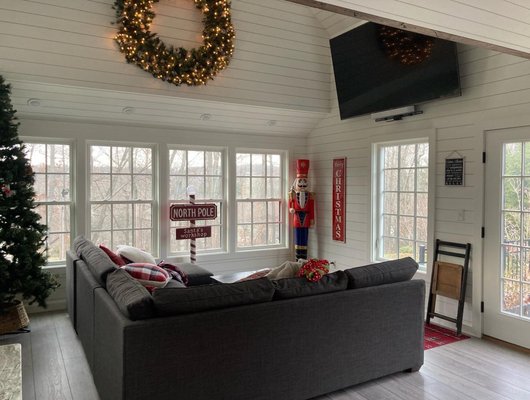 The Barn - This barn was built for family gatherings and entertaining guests. Built with a full working bathroom and kitchen as well as an upstairs loft great for sleep overs The Barn - This barn was built for family gatherings and entertaining guests. Built with a full working bathroom and kitchen as well as an upstairs loft great for sleep overs