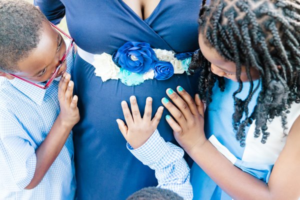 Maternity Sessions - Maternity sessions are the perfect way to celebrate the baby to be! Spend time as just the parents to be or add in siblings too.