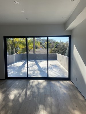 Sherman Oaks - In this project, we use Hunter Douglas motorized Roller Shades with the internal battery system. This new system allows you to recharge each shade, saving on costs of batteries and allows for sleeker installation by eliminating the need for a battery packs Sherman Oaks - In this project, we use Hunter Douglas motorized Roller Shades with the internal battery system. This new system allows you to recharge each shade, saving on costs of batteries and allows for sleeker installation by eliminating the need for a battery packs