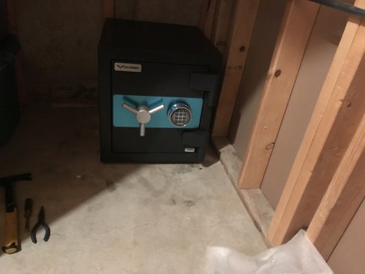 Safe and storage room welding work - In this project we delivered a heavy duty safe and bolted it to the floor with heavy duty bolts.
We also welded a metal sheet for the building storage room for extra security after tenants reported that some of their packaged has been stolen.