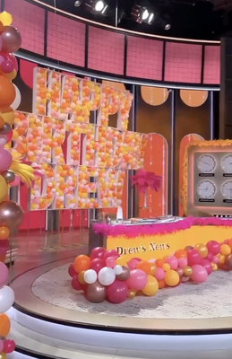 Drew Barry More Show 2023 - Balloon Kings is thrilled to have been a part of Drew Barrymore's birthday celebration! 🎉🎈 Our stunning balloon arrangements added a pop of color and excitement to the set of The Drew Barrymore Show. Happy birthday, Drew, and thank you for letting us be a part of your special day! #BalloonKings #DrewBarrymoreBirthday #CelebrityEvents