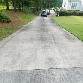 Driveway and Sidewalk Cleaning - Our carefully developed pressure washing techniques, high performance equipment and competent and efficient cleaning crew provide outstanding results. Driveway and Sidewalk Cleaning - Our carefully developed pressure washing techniques, high performance equipment and competent and efficient cleaning crew provide outstanding results.