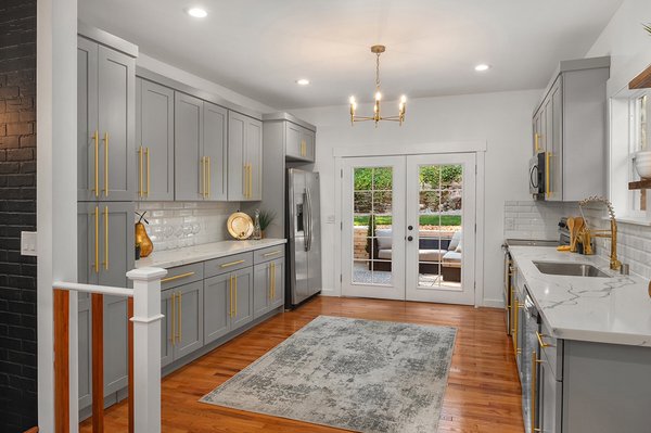 Lakewood - Stunning new designer remodel. Compare to NEW Construction. A blend of timeless elegance and high end modern design. Metropolitan Home magazine style. Open great room with 9 ft ceilings, entertainment size chef's kitchen leading to deck  &  backyard. 3 bedrooms  &  3 bathrooms with spacious living on the lower level.