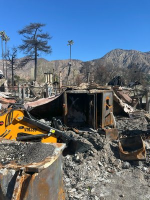 Cleanup after Altadena Fires - Aldatena fire clean up. used two different skid steers. Week long project. Cleanup after Altadena Fires - Aldatena fire clean up. used two different skid steers. Week long project.