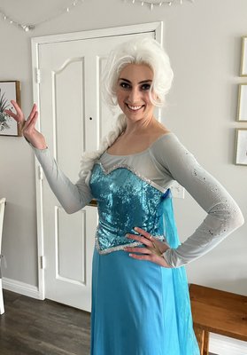 Snow Queen ❄️ - Elsa made a little girl’s Frozen party extra special by singing “Let it Go!” Snow Queen ❄️ - Elsa made a little girl’s Frozen party extra special by singing “Let it Go!”