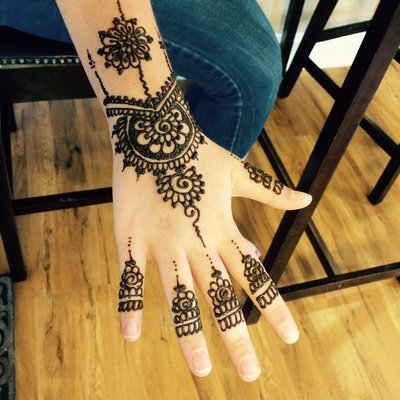 💈Heena Services in Albany 💈 - We have highly experienced henna artist who does the beautiful job in no time while you wait. We are available by appointment in henna party, wedding, events, and charity. Please call us for details.
