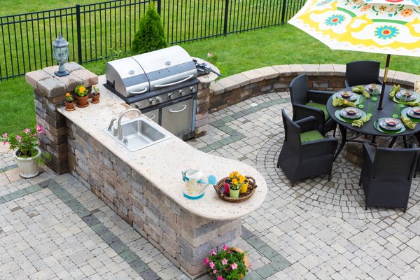 BBQ kitchen - We specialize in custom BBQ kitchen installations, creating outdoor cooking spaces that combine style, durability, and functionality. Whether you're looking for a sleek modern design or a fully equipped outdoor kitchen, our team delivers expert craftsmanship and personalized solutions to bring your vision to life.