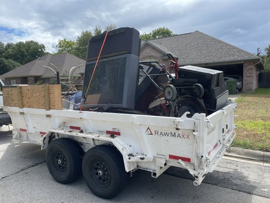 House clean out. Added more straps after the photo. - This was a customer that wanted to get some things out of the house and hauled away. Glad we were able to do this for him! House clean out. Added more straps after the photo. - This was a customer that wanted to get some things out of the house and hauled away. Glad we were able to do this for him!