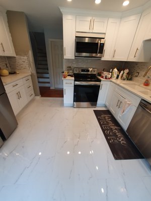 Kitchen and Bathroom Upgrade - This remodel was done on an old kitchen
that was in bad shape. The rest of the
house has been updated, so the kitchen
stuck out like a sore thumb. We gutted it
and put in new cabinets and appliances to
match the overall tone of the house and
even added in a custom backsplash to give
it some character. The owner absolutely
loves cooking there now! Kitchen and Bathroom Upgrade - This remodel was done on an old kitchen
that was in bad shape. The rest of the
house has been updated, so the kitchen
stuck out like a sore thumb. We gutted it
and put in new cabinets and appliances to
match the overall tone of the house and
even added in a custom backsplash to give
it some character. The owner absolutely
loves cooking there now!