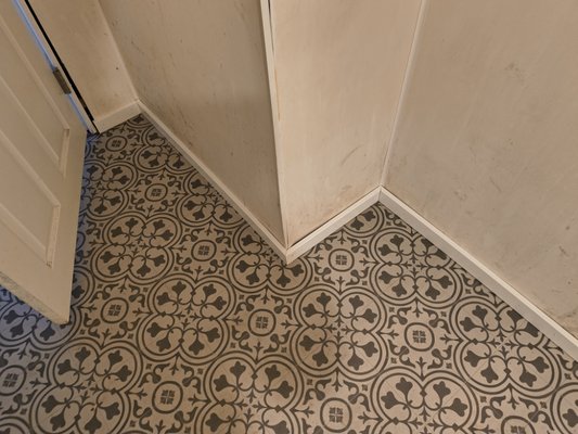 new linoleum and trim installation - landlord wanted new linoleum floor and white trim installed in one of his units . it's in a laundry room but it turned out nice.. new linoleum and trim installation - landlord wanted new linoleum floor and white trim installed in one of his units . it's in a laundry room but it turned out nice..
