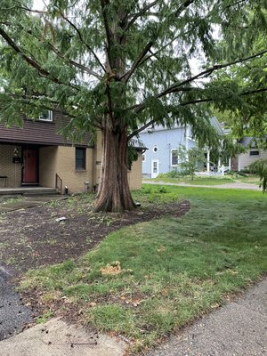 New mulch in front bed - Our customer wanted his house to look better before he sold it next month. He wanted weeding of the flower bed, new mulch to be put down, and black edging around the front. Call today to get an estimate for something like this yourself! New mulch in front bed - Our customer wanted his house to look better before he sold it next month. He wanted weeding of the flower bed, new mulch to be put down, and black edging around the front. Call today to get an estimate for something like this yourself!