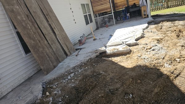printed patio partition design - This work began by demolishing the concrete that was there, and then performing the appropriate leveling of the ground and compaction so that the concrete could be poured. If the most suitable option is found, the red concrete is then poured. any trace of imperfect finishing is removed and then the stamps are placed to give the final finish printed patio partition design - This work began by demolishing the concrete that was there, and then performing the appropriate leveling of the ground and compaction so that the concrete could be poured. If the most suitable option is found, the red concrete is then poured. any trace of imperfect finishing is removed and then the stamps are placed to give the final finish