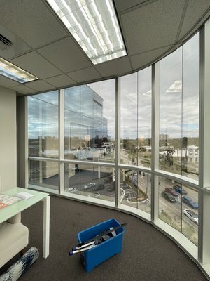 Interior window cleaning for an office in Fort Lauderdale. - Interior window cleaning for an office up in Fort Lauderdale. Interior window cleaning for an office in Fort Lauderdale. - Interior window cleaning for an office up in Fort Lauderdale.