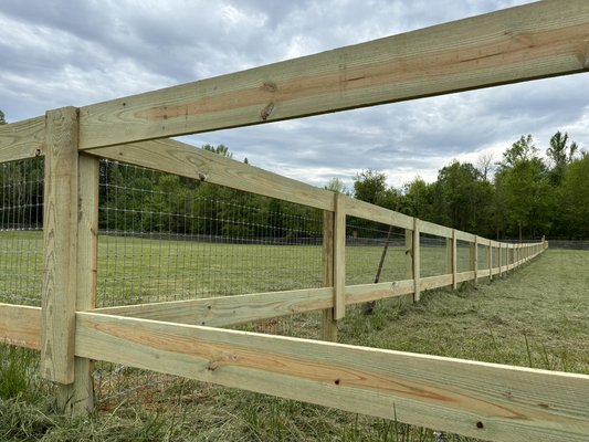 Horse fence April 2024 - We started by a phone call then the customer send couple of pictures of the style of fence she wanted and asked if we could build it and here is the proof of that.