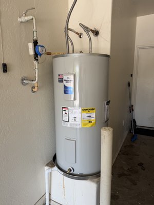 Water Heater Replacement - Water heater replacement for a Phoenix homeowner. Removed an aging, inefficient unit and installed a new, properly sized gas water heater with code-compliant venting, new shutoff valves, and pan. Clean, professional install, old tank hauled away, and hot water restored the same day. Water Heater Replacement - Water heater replacement for a Phoenix homeowner. Removed an aging, inefficient unit and installed a new, properly sized gas water heater with code-compliant venting, new shutoff valves, and pan. Clean, professional install, old tank hauled away, and hot water restored the same day.