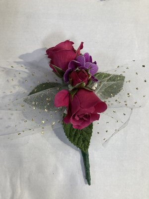 Custom Corsage, Boutonnières & Bouquets - Custom Corsage Boutonnières and Bouquets For special events, formals and weddings Custom Corsage, Boutonnières & Bouquets - Custom Corsage Boutonnières and Bouquets For special events, formals and weddings