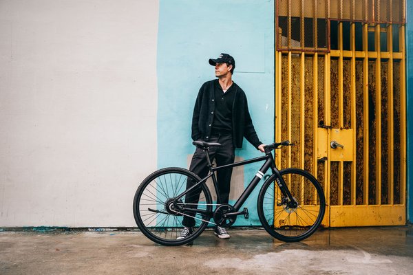 Solé e(Commuter) - The e(Commuter) electric bike can reach top speeds of up to 19.6 mph with a range of up to 45 miles, and is equipped with the Hyena e-bike system. Whether for daily commuters, beachgoers, or recreational riders, the e(Commuter) collection is set to revolutionize urban commuting and leisure riding through its powerful performance and innovative, sleek design. UL Certified, and certified cool. Solé e(Commuter) - The e(Commuter) electric bike can reach top speeds of up to 19.6 mph with a range of up to 45 miles, and is equipped with the Hyena e-bike system. Whether for daily commuters, beachgoers, or recreational riders, the e(Commuter) collection is set to revolutionize urban commuting and leisure riding through its powerful performance and innovative, sleek design. UL Certified, and certified cool.