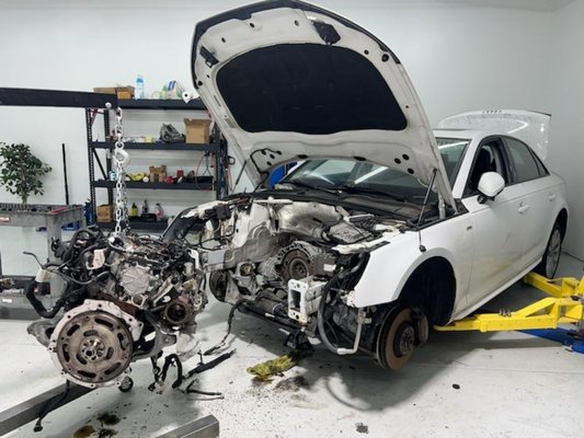 Need your engine replaced? - Engine replacement on a 2013
Mercedes C300