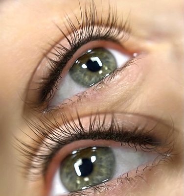 Permanent Makeup – Eyeliner - Permanent makeup eyeliner offers a transformative solution for those seeking effortless beauty. This procedure enhances your eyes with precise, long-lasting definition, eliminating the daily hassle of applying eyeliner. Imagine waking up with perfectly defined eyes every day, whether you're at the gym, swimming, or enjoying a busy lifestyle.

Effi uses advanced techniques to create a natural look tailored to your unique features, ensuring you feel confident and beautiful. Plus, with our top-quality products and attention to detail, you can trust that you’ll receive a safe, comfortable experience.