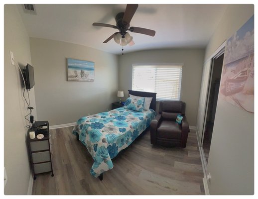 Private room option - Private room option. Comfortable leather rocking chair. Cable TV Private room option - Private room option. Comfortable leather rocking chair. Cable TV