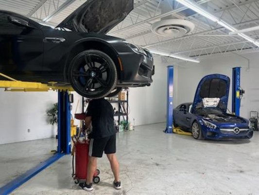 BMW M6 in for service - Oil change, and engine air filters replaced