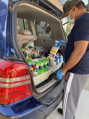 Mamy cleaning service - This client needed her home to be cleaned before relatives came over for dinner. Her beautiful home just needed a special cleaning touch up.  



Cleaning services includes but not limited to bathroom, kitchen, bedrooms , living room, garage, vehicle, closets, storage, offices and more.

She was satisfied and was pleased with our services.