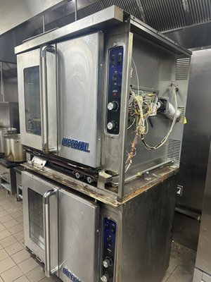 Commercial oven - We replaced the igniter board on the commercial oven, verified all connections, and tested the unit to ensure proper ignition and operation. The oven is now functioning as expected.