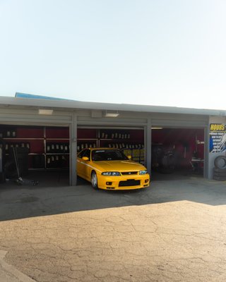 Skyline R33 - We did brand new tires on this Nissan GTR.R33