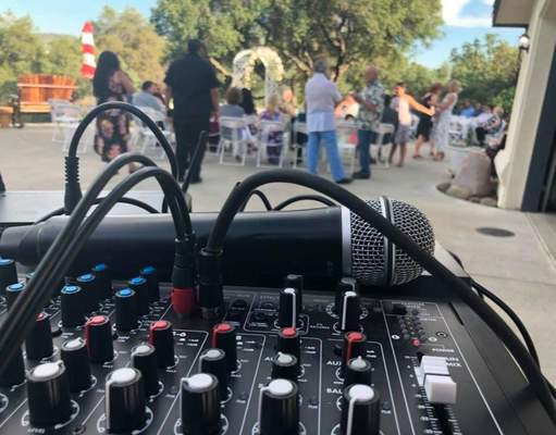 Weddings and Private Events - Dj Toe-knee has different types of set ups to accommodate, for room, space, and type of event. Offering everything from professional sound, lighting, uplighting, and mc services. With a wide variety in music from country, oldie, r&b, top 40 and more. Also offering children friendly music, clean versions of music and dirty versions for adult only parties.