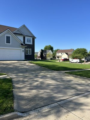 Mow and Trim West Des Moines - A nice mow and trim was done to keep this lawn in shape after lots of rain this spring. Mow and Trim West Des Moines - A nice mow and trim was done to keep this lawn in shape after lots of rain this spring.