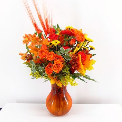 Autumn Elements - To celebrate the season with a beautiful fall arrangement, you can choose from fresh, dried, or artificial bouquets and centerpieces. Common flowers include chrysanthemums, sunflowers, and roses, often complemented by autumnal elements like pumpkins, colorful foliage, and gourds. 
Fresh arrangements and
fresh flower bouquets offer vibrant, natural color and texture for fall decorations. Avon Floral World offers many online in seasonal designs. You send autumn flowers to convey warmth and appreciation, celebrate the season's beauty, show thoughtfulness during a time of distance, and to enjoy their longer-lasting freshness due to cooler weather.  Autumn blooms, with their rich, earthy colors, symbolize depth, joy, and optimism, making them a comforting and appropriate gift for loved ones, friends, and colleagues.
