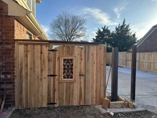 Custom Fence & Gate Stoun Pillar Concrete - Custom Project