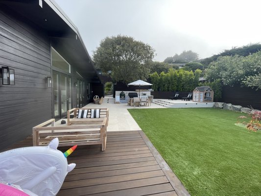 Backyard renovation - Backyard renovation with installation of tile over concrete, artificial grass, outdoor kitchen planting and irrigation. Backyard renovation - Backyard renovation with installation of tile over concrete, artificial grass, outdoor kitchen planting and irrigation.