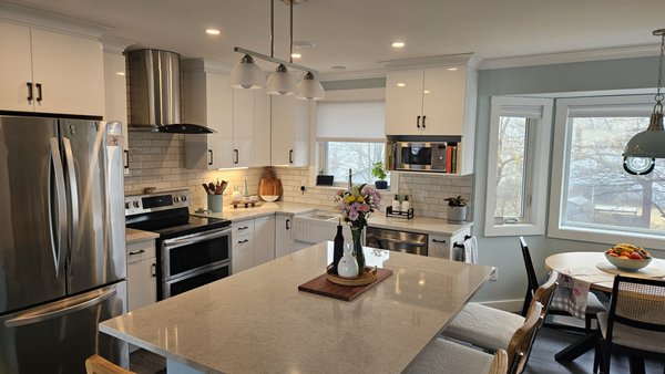 Kitchen New and Refacing Project - Here are a few examples of what we can do for you. No job is too small, we also do cabinet repairs to old drawers and Door hinges. Kitchen New and Refacing Project - Here are a few examples of what we can do for you. No job is too small, we also do cabinet repairs to old drawers and Door hinges.