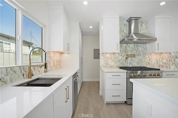 KIYTCHEN REMODEL - This Glendale KITCHEN REMODEL, came out Outstanding , we provided 3d design, Custom size Pantry and laundry room cabinets.
Quartz counter tops, Marble Backsplash
