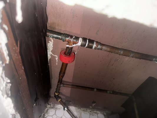 emergency leak - Customer had an emergency leak , we sent our guy out to identify and solve the issue, we realized there was a leak coming out of the union so we removed union and proceeded to make the proper connections to fix the leak