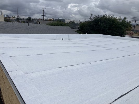 Flat Roofing - Flat roofs are constructed using a waterproof membrane, typically made of rubber, PVC, or modified bitumen, which is installed over a flat deck of insulation and structural support.
Flat roofs have several advantages over sloped roofs, including:
Space utilization: Flat roofs can provide additional usable outdoor living space or a platform for rooftop gardens.
Energy efficiency: Flat roofs can provide more insulation and reduce the amount of heat transferred into the home, helping to reduce energy costs.
Cost-effectiveness: Flat roofs can be less expensive to install and maintain than sloped roofs.
Aesthetic appeal: Flat roofs can provide a clean and modern look to a home.
It’s important to choose high-quality materials and a reliable contractor for a flat roof installation. Flat Roofing - Flat roofs are constructed using a waterproof membrane, typically made of rubber, PVC, or modified bitumen, which is installed over a flat deck of insulation and structural support.
Flat roofs have several advantages over sloped roofs, including:
Space utilization: Flat roofs can provide additional usable outdoor living space or a platform for rooftop gardens.
Energy efficiency: Flat roofs can provide more insulation and reduce the amount of heat transferred into the home, helping to reduce energy costs.
Cost-effectiveness: Flat roofs can be less expensive to install and maintain than sloped roofs.
Aesthetic appeal: Flat roofs can provide a clean and modern look to a home.
It’s important to choose high-quality materials and a reliable contractor for a flat roof installation.