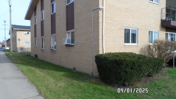 Apartment building in warren MI - This was a new install in a 4 unit apartment complex. Connected with wireless bridges. Apartment building in warren MI - This was a new install in a 4 unit apartment complex. Connected with wireless bridges.