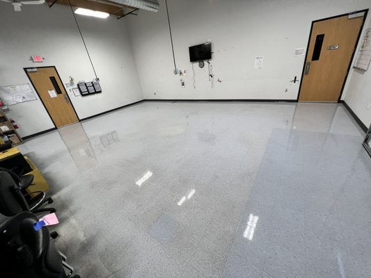 Commercial floor cleaning - Complete floor cleaning and refinishing Commercial floor cleaning - Complete floor cleaning and refinishing