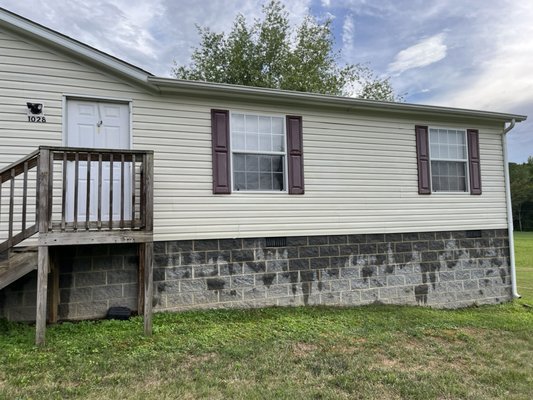 Soft wash - Cleaned vinyl siding home Soft wash - Cleaned vinyl siding home