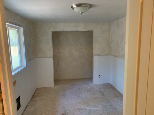 Finished walls - Fully finished taped and mudded walls Finished walls - Fully finished taped and mudded walls