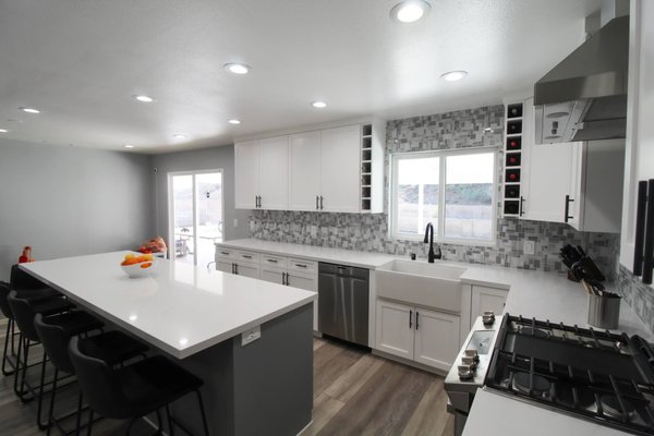 Megan Cir, Utah - Soul Builders recently completed a kitchen remodel that was all about creating a fresh and functional space. Every detail, from the layout to the finishes, was carefully considered to make the kitchen not only practical but also inviting. The result is a beautiful and versatile space perfect for cooking, gathering, and enjoying everyday moments. Megan Cir, Utah - Soul Builders recently completed a kitchen remodel that was all about creating a fresh and functional space. Every detail, from the layout to the finishes, was carefully considered to make the kitchen not only practical but also inviting. The result is a beautiful and versatile space perfect for cooking, gathering, and enjoying everyday moments.