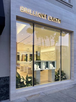 Explore Our Showroom - Step into a Brilliant Earth showroom and you'll find a calm, light-filled space designed to slow things down — where you can browse without the hover and ask anything without judgment. You'll sit down one-on-one with a jewelry specialist who's genuinely happy to talk diamonds, metals, gemstones, or whatever's on your mind, with honest guidance every step of the way. Whether you're designing your own engagement ring, building a custom wedding band, or trying on our latest collections, our specialists make sure what you leave with feels unmistakably yours. Book an appointment for the full personalized experience, or walk in and we'll take great care of you — we can't wait to meet you. Explore Our Showroom - Step into a Brilliant Earth showroom and you'll find a calm, light-filled space designed to slow things down — where you can browse without the hover and ask anything without judgment. You'll sit down one-on-one with a jewelry specialist who's genuinely happy to talk diamonds, metals, gemstones, or whatever's on your mind, with honest guidance every step of the way. Whether you're designing your own engagement ring, building a custom wedding band, or trying on our latest collections, our specialists make sure what you leave with feels unmistakably yours. Book an appointment for the full personalized experience, or walk in and we'll take great care of you — we can't wait to meet you.
