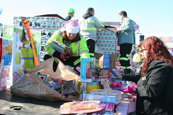Tow Trucks for Tots - Every year E&R Towing participates in the Tow Trucks for Tots toy drive with Toys for Tots - it's a great cause and so much fun! Tow Trucks for Tots - Every year E&R Towing participates in the Tow Trucks for Tots toy drive with Toys for Tots - it's a great cause and so much fun!