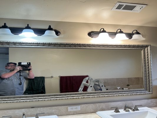 Replacing lighting fixtures in bathroom - Installation of light fixtures Replacing lighting fixtures in bathroom - Installation of light fixtures