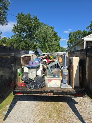 White Glove Junk Pickup - We provide white glove pickup services for junk, appliances, furniture, construction debris, and more. We do all the lifting! Same day and next day service available.