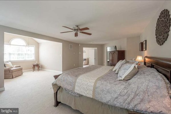 This was a home we cleaned for one of our real estate clients. Squeaky Clean Service 🪣🧼 - This is a home we cleaned and prepared before it went on the market. We do a lot of turnovers for our real estate clients.
